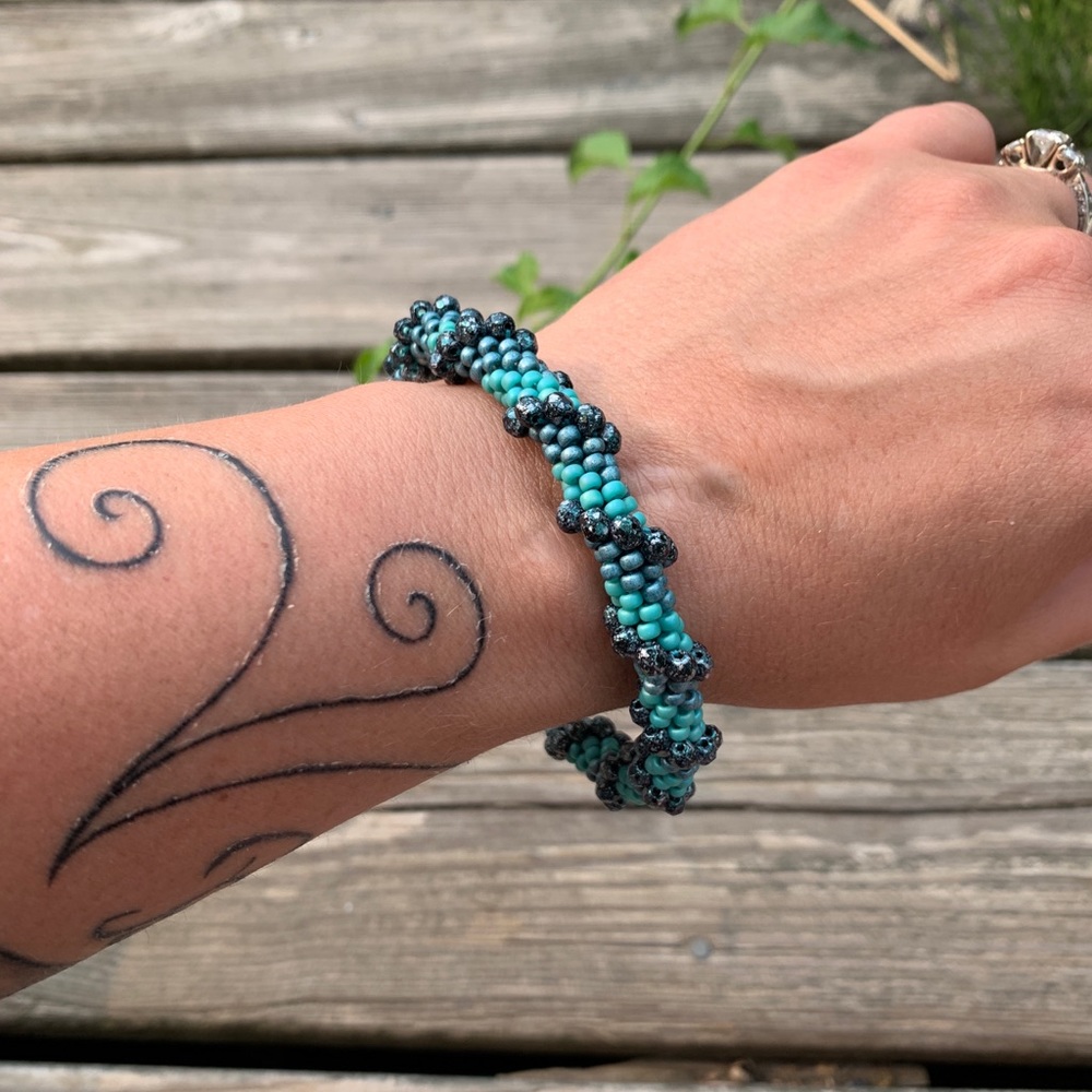 Aqua twist crocheted bracelet - Picture 1 of 4